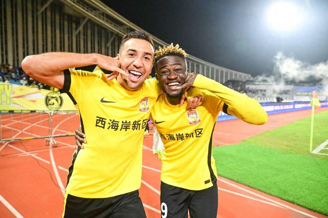 彩经前瞻：青岛德比亚冠梦vs保级命，一触即发：魔咒、伤病、金哨