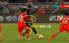 不是点球？海港逃过一劫：武汉三镇外援倒地，主裁+VAR都没有表示